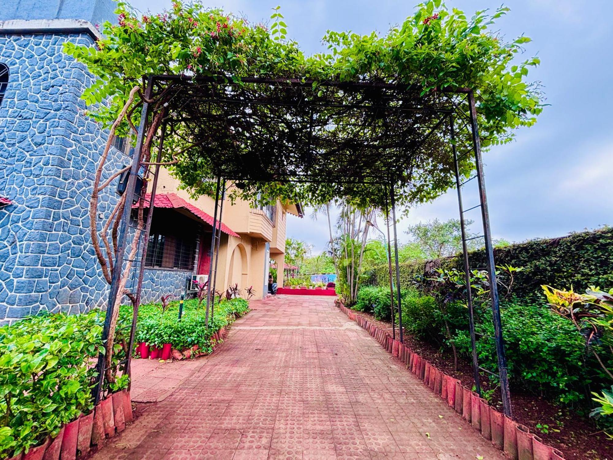 Bailey'S Castle Villa Lonavala Esterno foto
